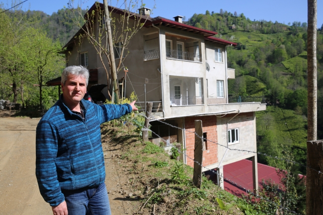 Rize'de ev üstüne 2 katlı ev inşa etti